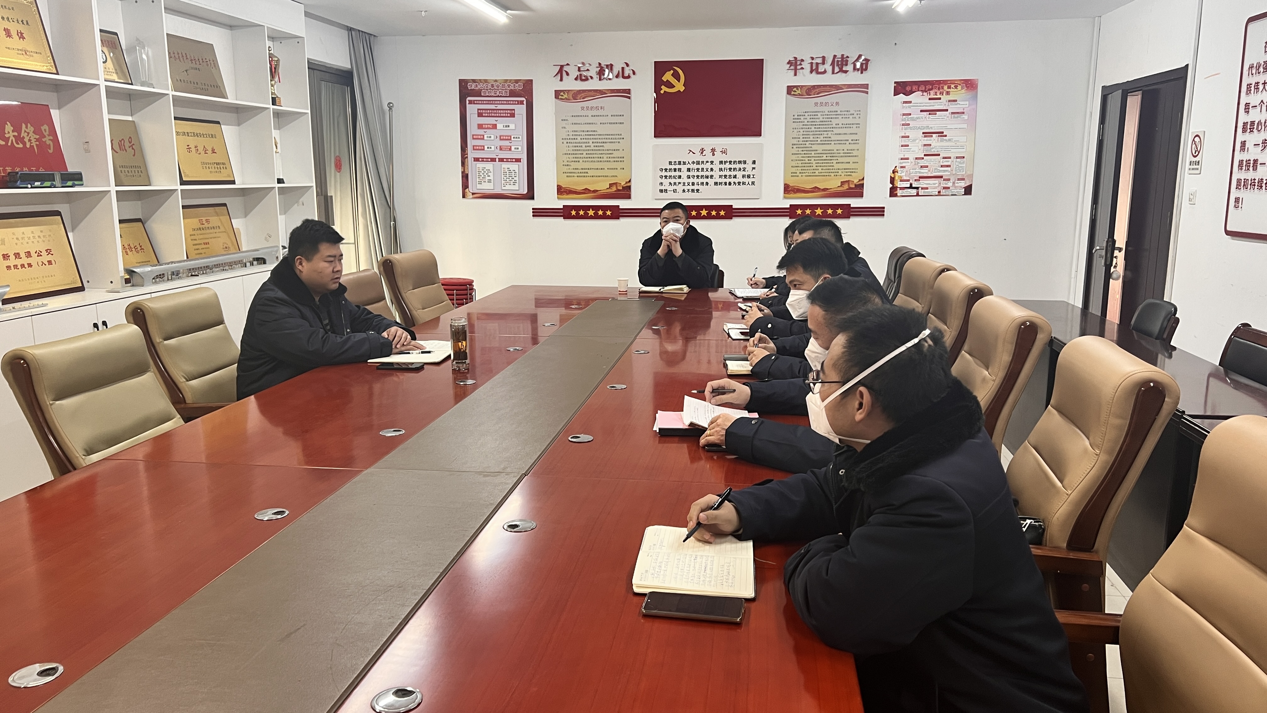 公交集團(tuán)快速公交事業(yè)部召開(kāi)春運(yùn)服務(wù)質(zhì)量提升專題會(huì)議