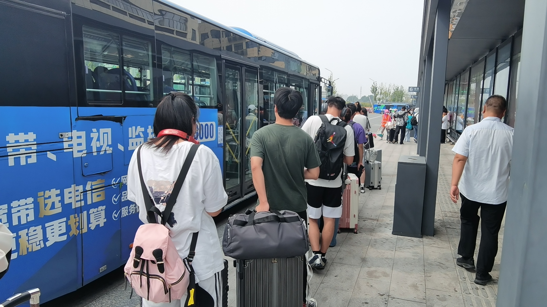 抓客流、強(qiáng)服務(wù)，公交集團(tuán)多舉措護(hù)航高?！伴_學(xué)季”