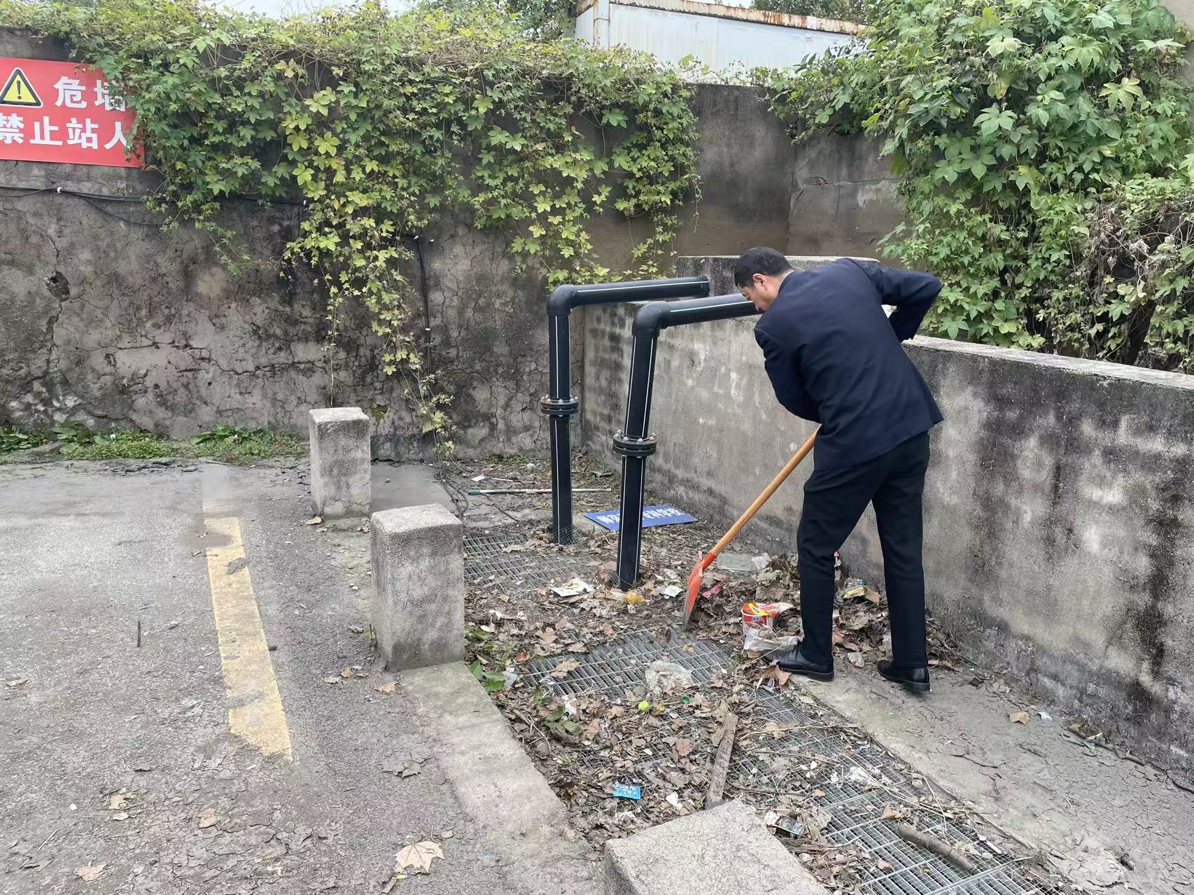 公交集團權(quán)屬海通公交公司組織開展秋季場站養(yǎng)護工作