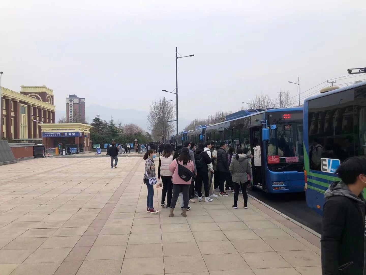 快速公交事業(yè)部圓滿完成江蘇財會職業(yè)學院定制公交運輸任務(wù)