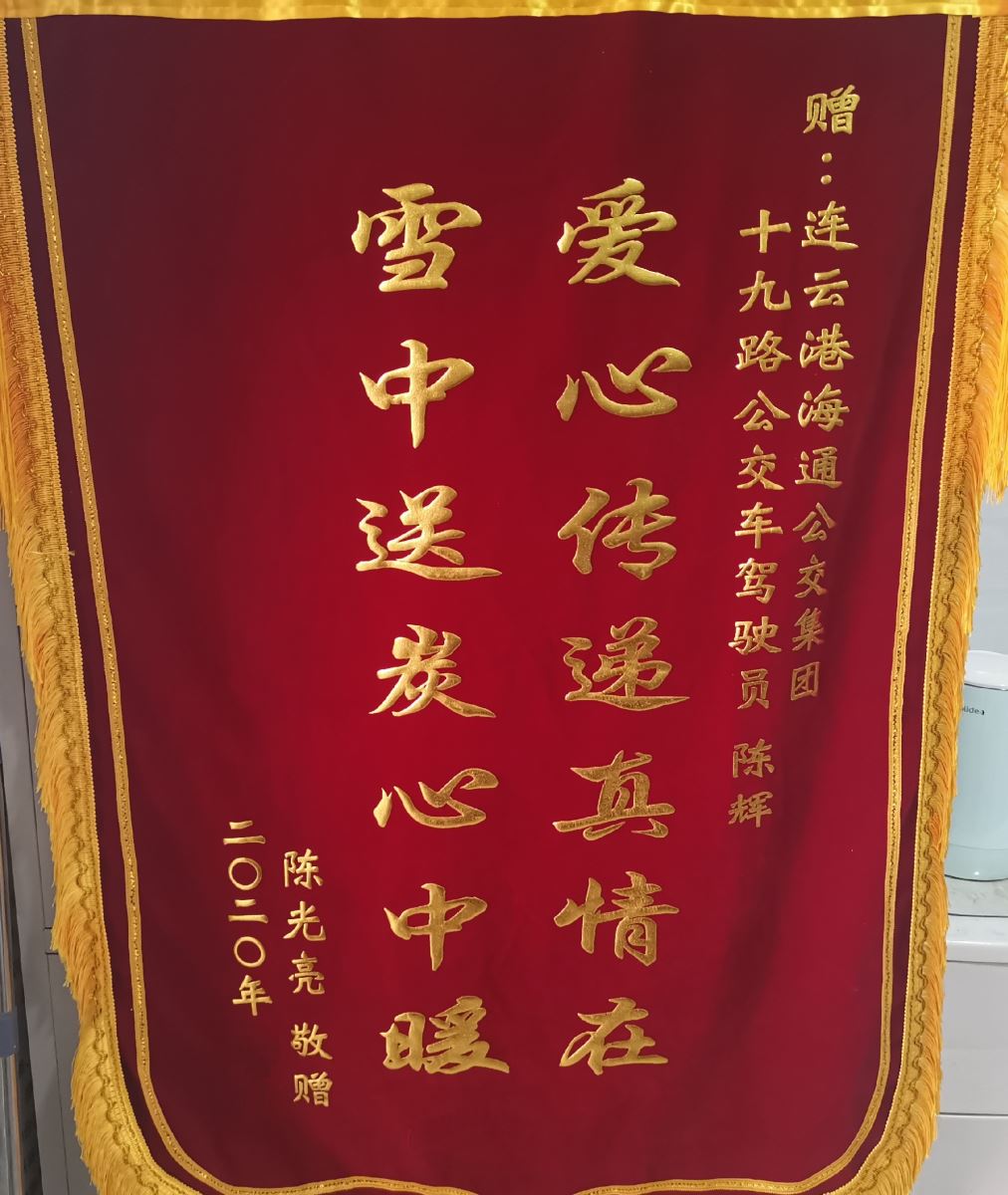 公交車秒變“救護(hù)車”，爭分奪秒挽救生命