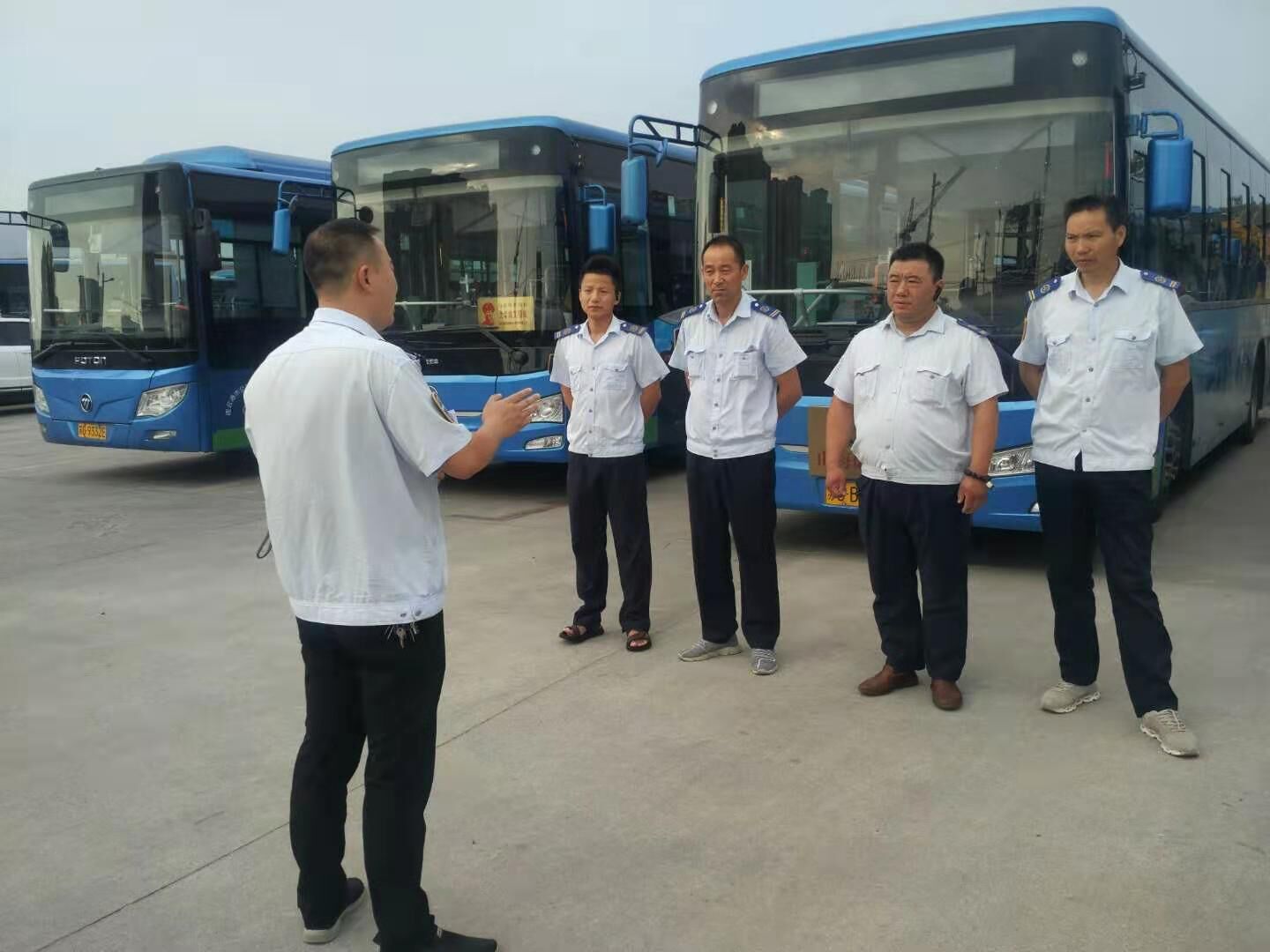 公交集團(tuán)公交事業(yè)一部圓滿完成華杰實驗學(xué)校定制公交業(yè)務(wù)