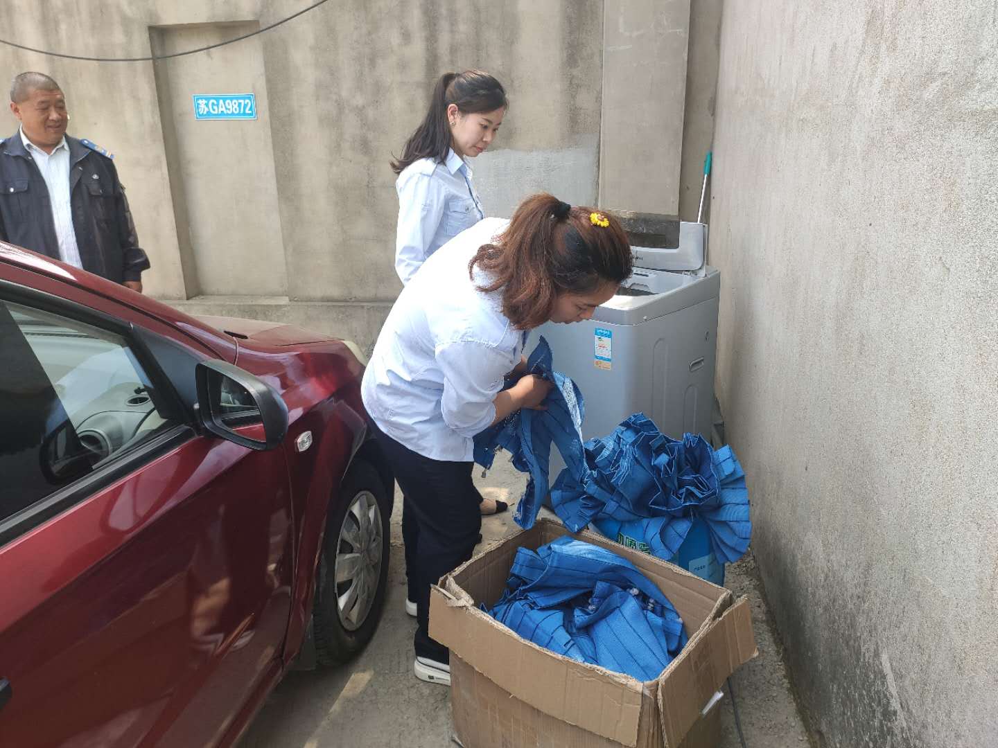 經營發(fā)展事業(yè)部清洗窗簾  營造清涼舒適車廂氛圍