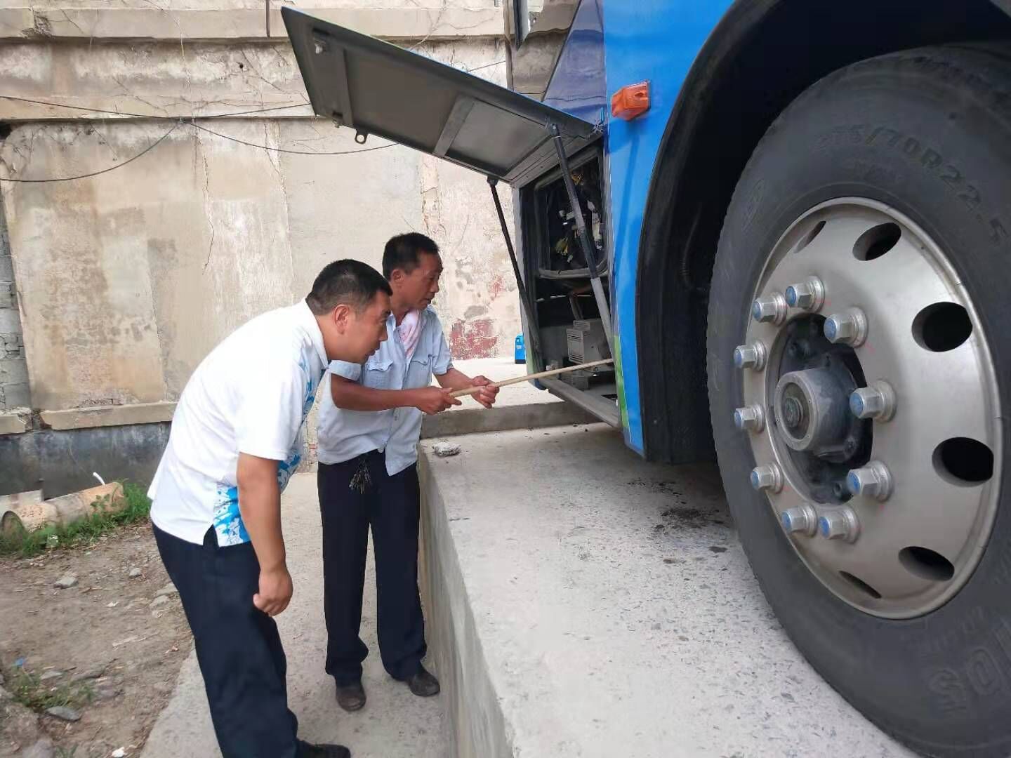 公交集團(tuán)公交事業(yè)一部開(kāi)展?fàn)I運(yùn)車輛安全檢查