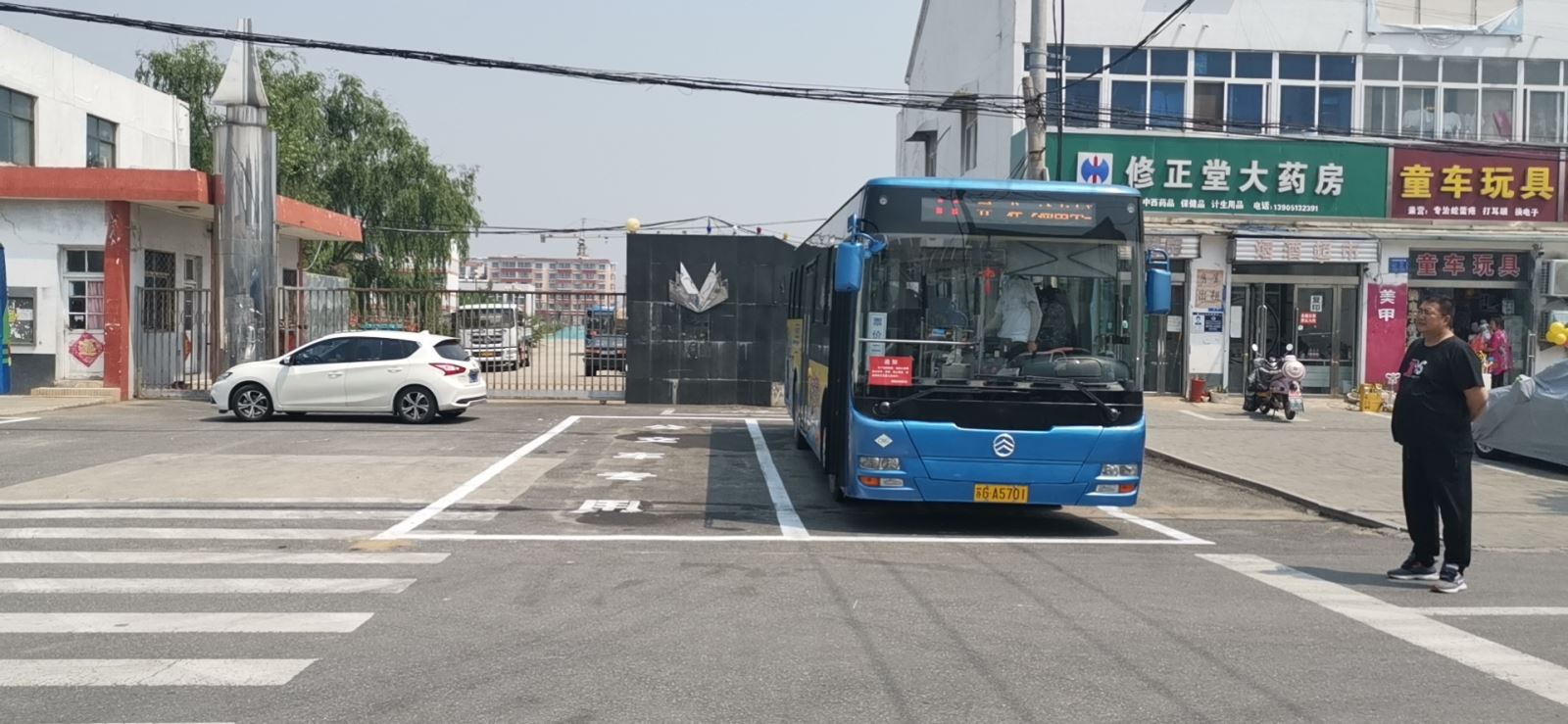 公交集團公交事業(yè)一部積極對接浦南 鎮(zhèn)政府  規(guī)劃浦南公交?？奎c