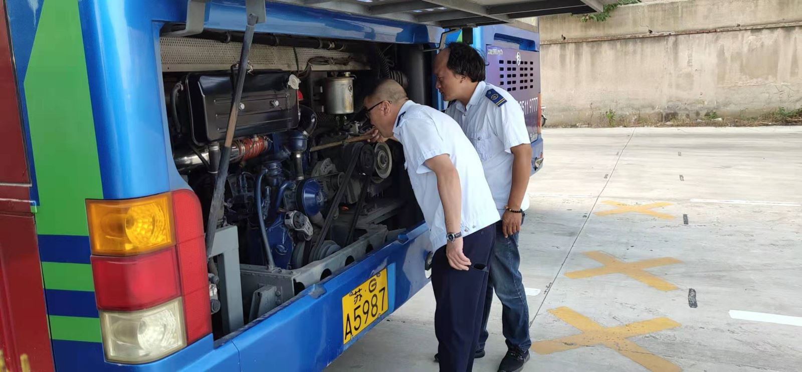公交集團公交事業(yè)一部開展運營車輛安全、機務(wù)聯(lián)合檢查