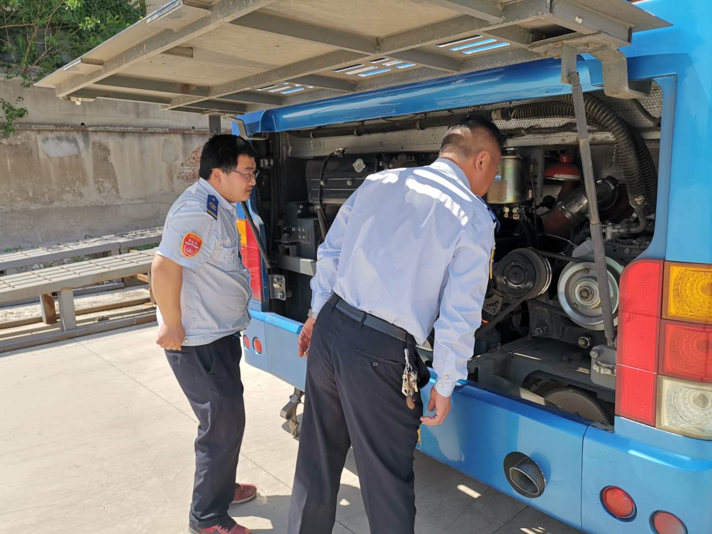 公交集團(tuán)公交事業(yè)一部做好車輛檢查確保安全運營