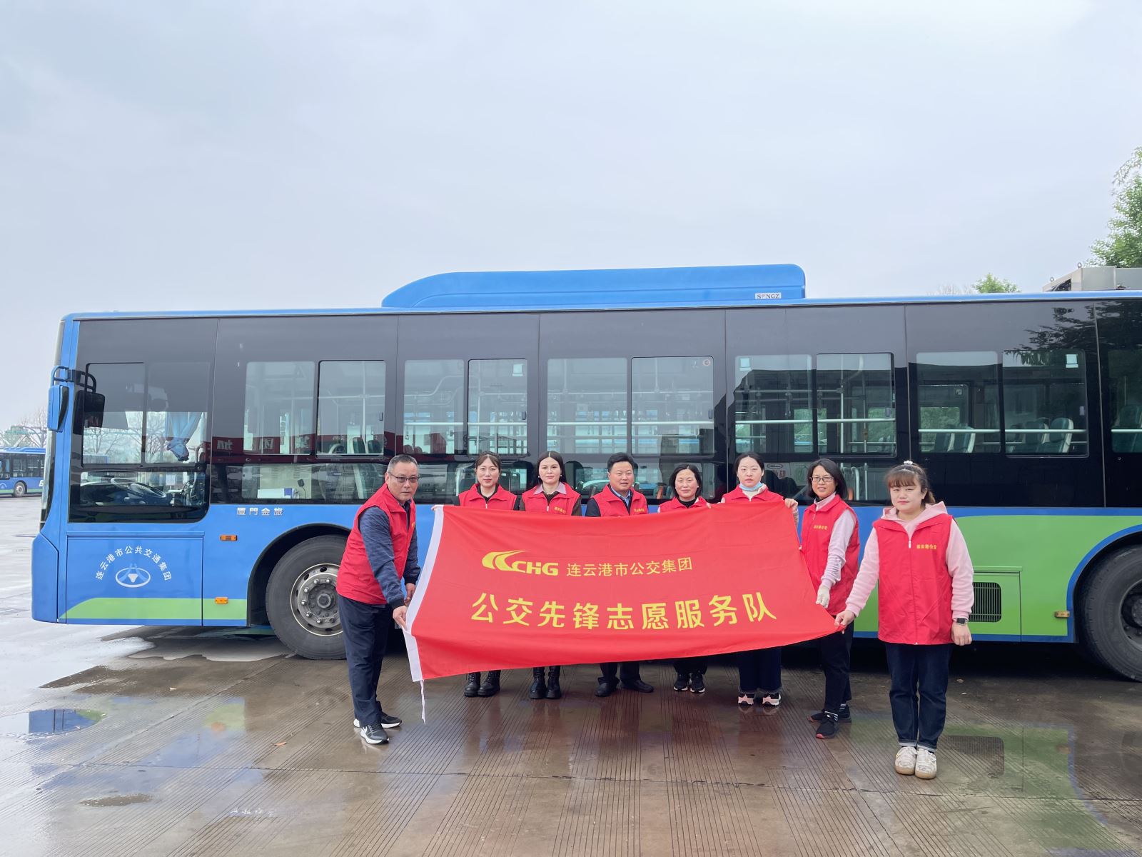 “弘揚勞模精神，立足崗位做貢獻” 快速公交事業(yè)部開展志愿活動