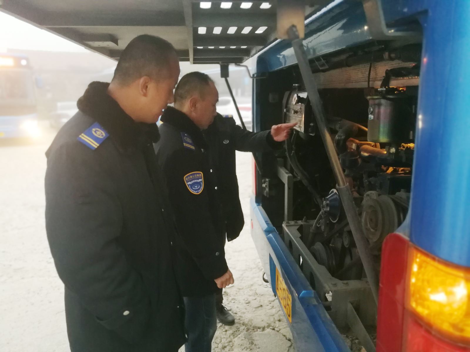公交集團(tuán)海通公交公司開展冬季車輛安全、機(jī)務(wù)大檢查