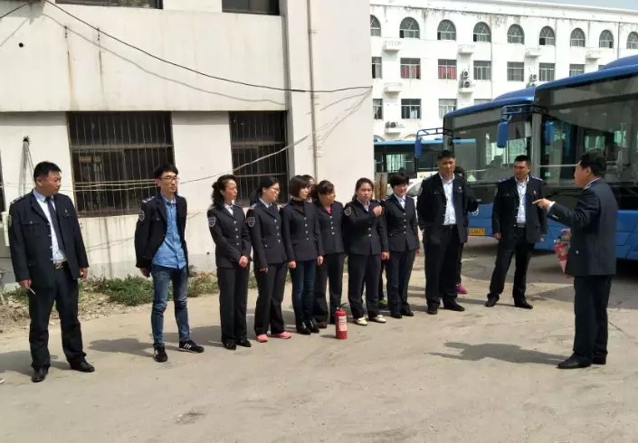 “共筑心中防火墻，搭起生命安全網(wǎng)”消防演練走進(jìn)公交集體佳連公司