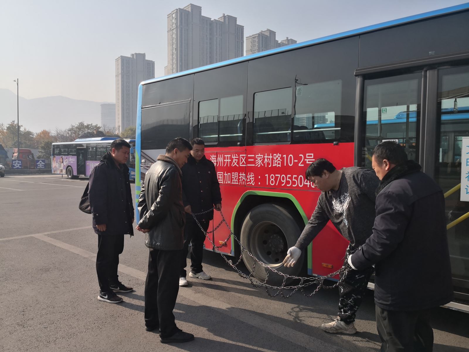 戰(zhàn)冰雪、保暢通，公交集團公交事業(yè)二部開展防滑鏈培訓(xùn)