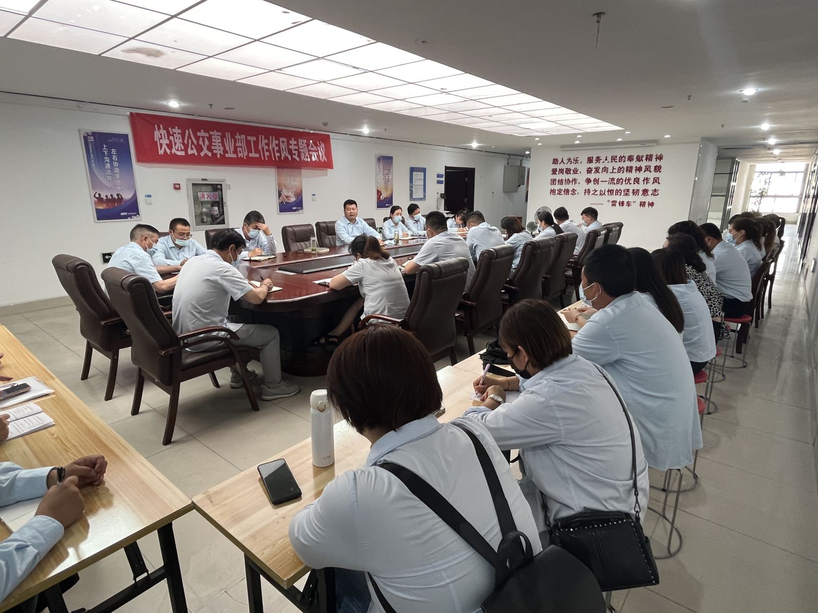 公交集團(tuán)快速公交事業(yè)部召開(kāi)工作作風(fēng)專題會(huì)議