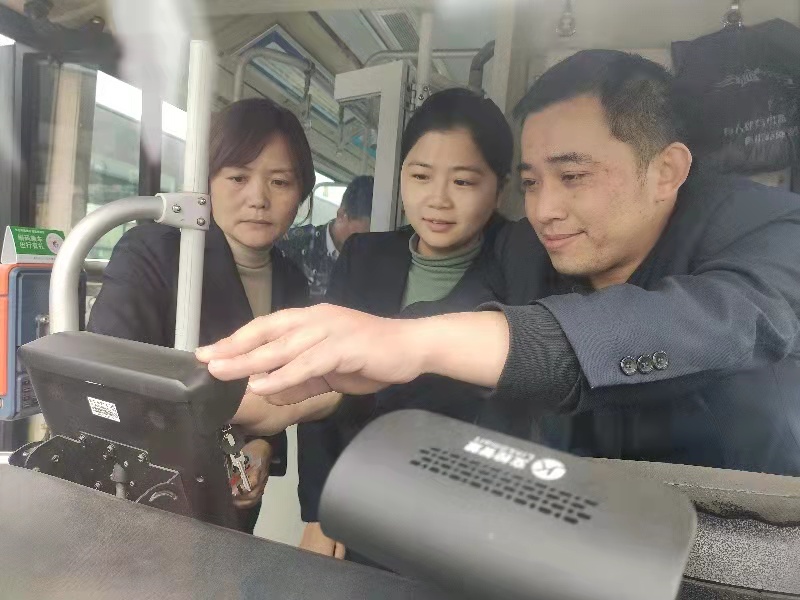 快速公交事業(yè)部調(diào)度員開(kāi)展調(diào)取車載硬盤業(yè)務(wù)培訓(xùn)