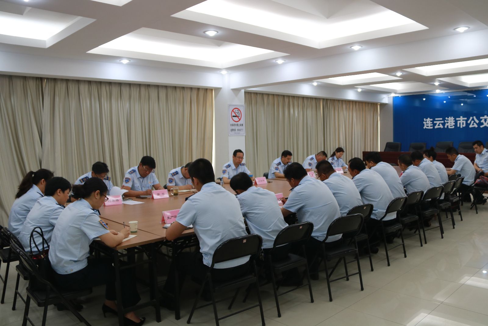 公交集團(tuán)召開創(chuàng)建全國文明城市工作點位標(biāo)準(zhǔn)化建設(shè)達(dá)標(biāo)部署會
