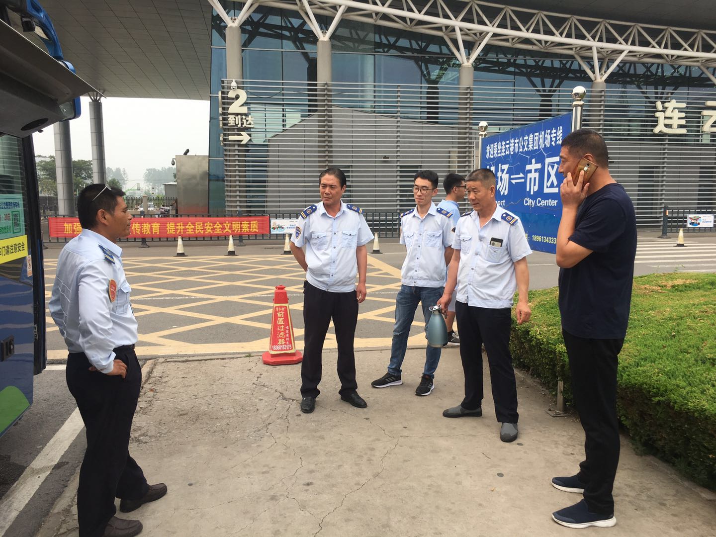 公交集團(tuán)經(jīng)營發(fā)展事業(yè)部開展“雙節(jié)”前機場線綜合檢查