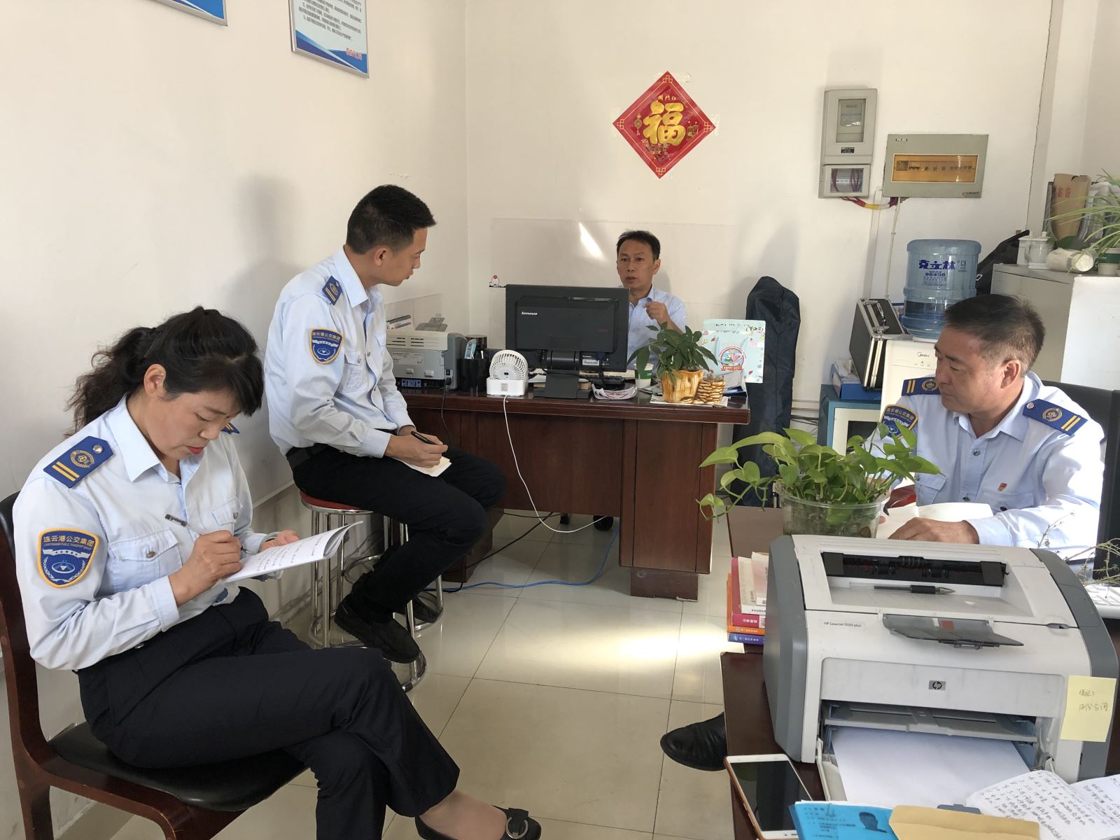 公交集團(tuán)快速公交事業(yè)部、公交事業(yè)二部、經(jīng)營(yíng)發(fā)展事業(yè)部、機(jī)務(wù)技術(shù)事業(yè)部召開(kāi)“國(guó)慶”長(zhǎng)假安全生產(chǎn)專題會(huì)