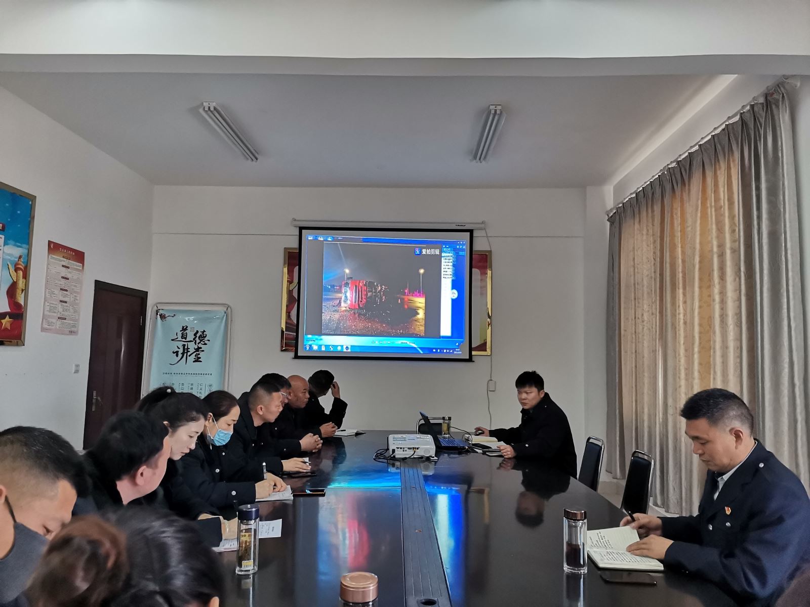 公交事業(yè)二部開展安全、機(jī)務(wù)工作專題會議