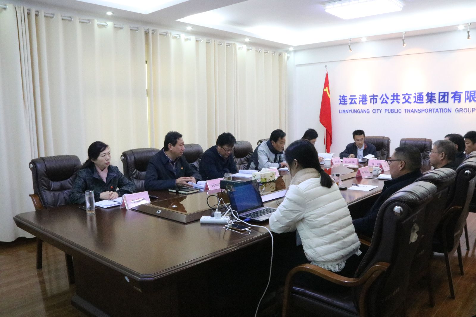 海通公交公司召開第三屆第二次董事會(huì)、監(jiān)事會(huì)