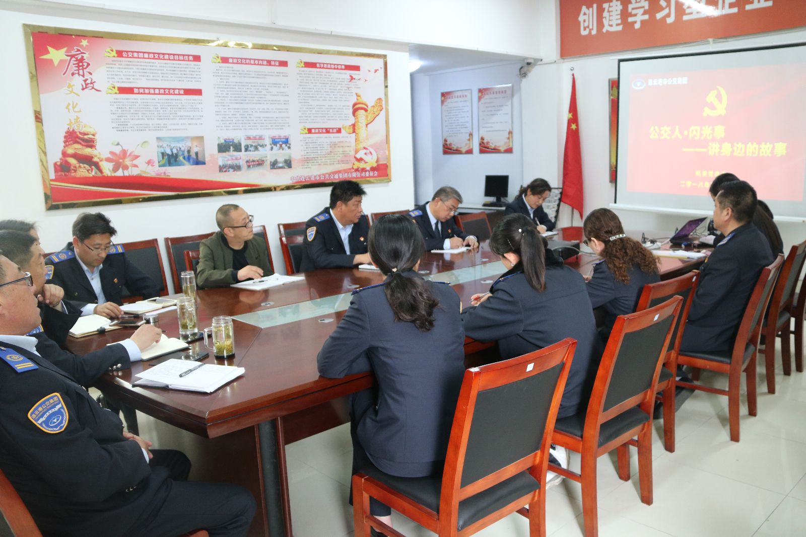 公交人、閃光事—公交集團機關(guān)支部開展“講身邊故事”活動