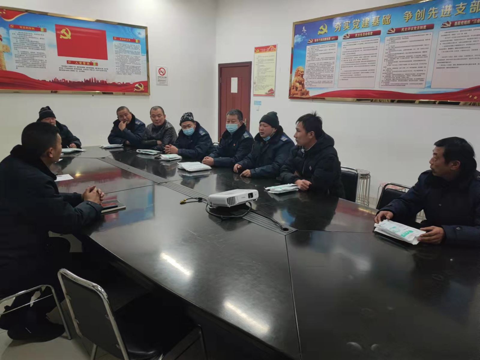 公交集團(tuán)公交事業(yè)二部召開提升游3路服務(wù)質(zhì)量專題會(huì)議