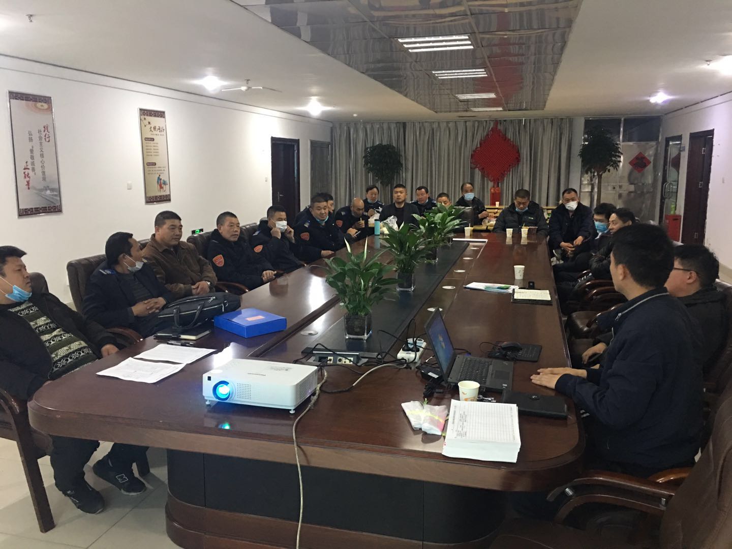 快速公交事業(yè)部節(jié)前組織駕駛員開(kāi)展安全例會(huì)
